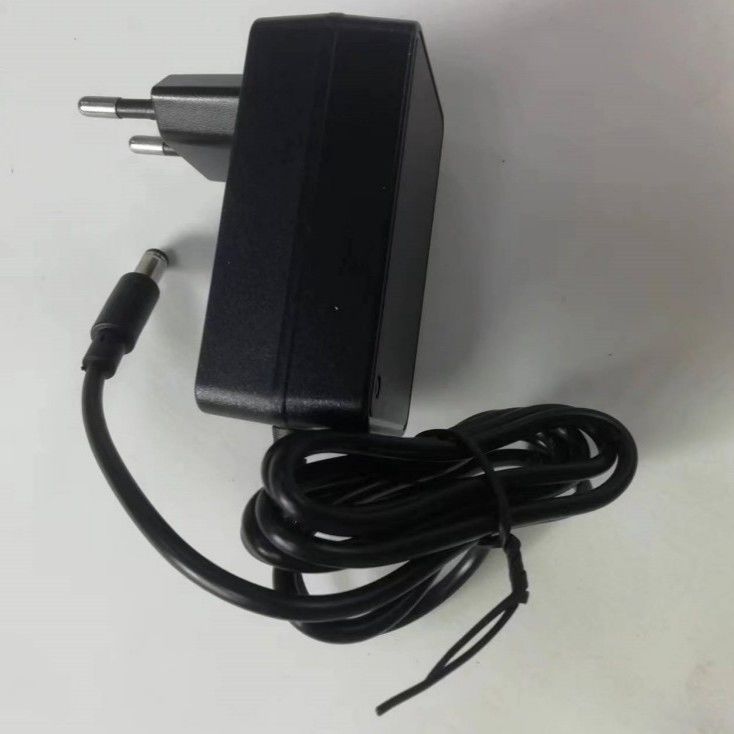 CE 12.6 فولت 2A شاحن EU Plug DC5521 رابط البرميل لاستخدام بطارية 12 فولت